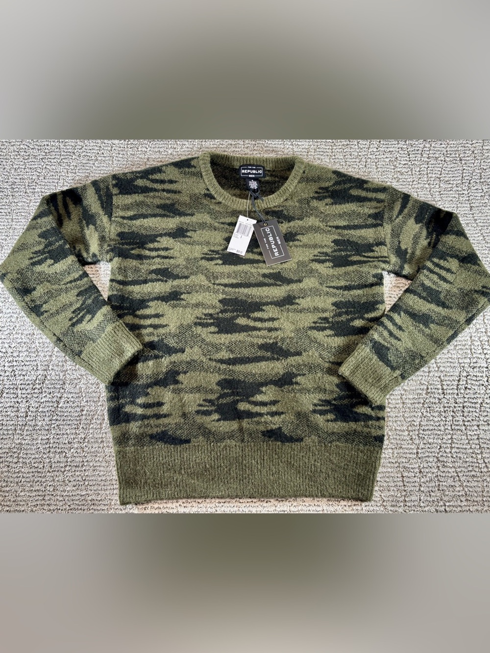NWT For The Republic‎ Men’s Size Small Camo Green-Black Crewneck Sweater